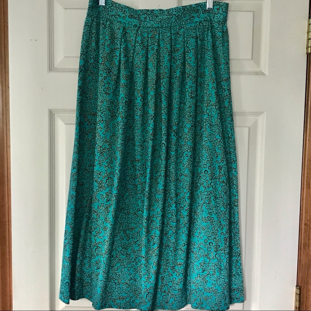 Vintage ~ Green & black metallic print pleated midi skirt